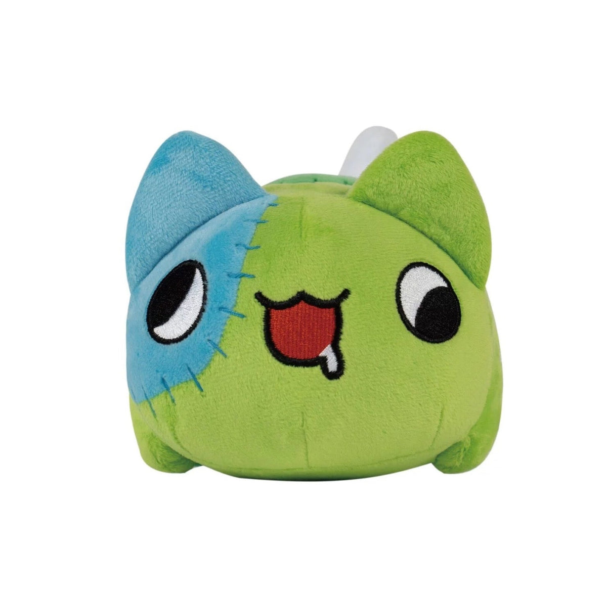 縫い目のある青い眼帯と開いた口が見えるZombie Bugcatぬいぐるみの正面