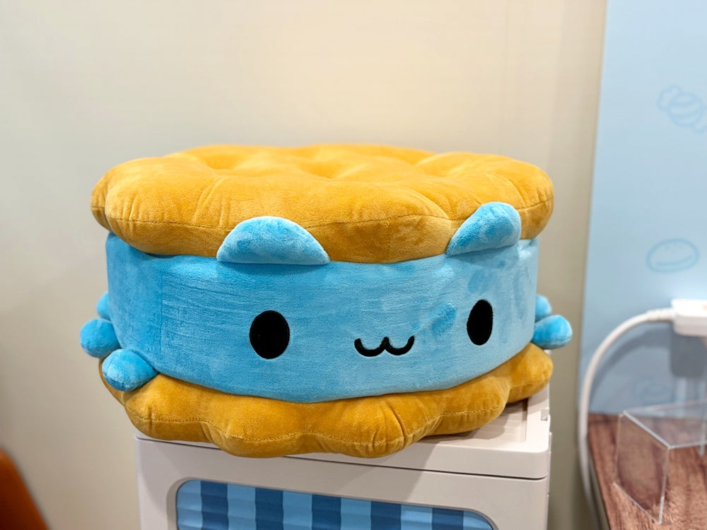 Bugcat Capoo Sandwich Cushion
