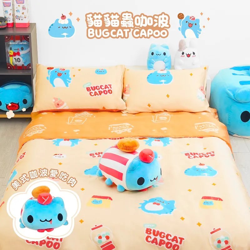 Full Capoo American Retro Restaurant bed set with plush on display: Complete Capoo-themed bed set with limited edition Capoo plush placed on duvet, highlighting playful and cozy design for Capoo fans.