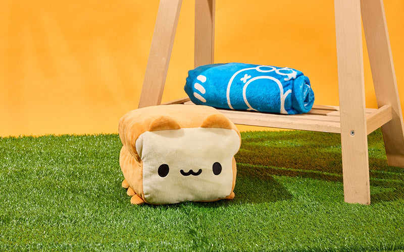 Toast Bugcat Plush Blanket