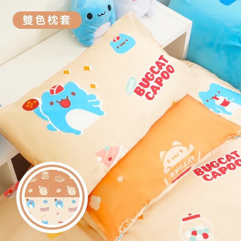 Dual-sided Capoo-themed pillowcases: A view of two pillowcases in the set, each with dual-sided designs featuring Capoo characters, adding versatile style to the bed setup.