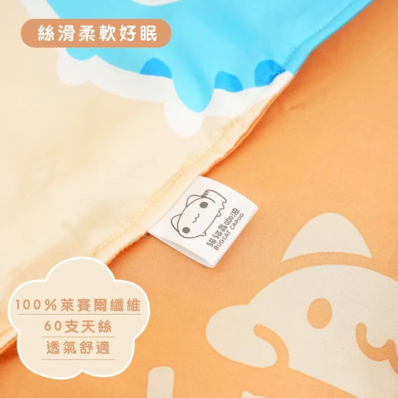 Fabric tag showing Tencel material of Capoo bed set: Close-up of fabric tag displaying 100% Tencel Lyocell material for breathability, softness, and quality.