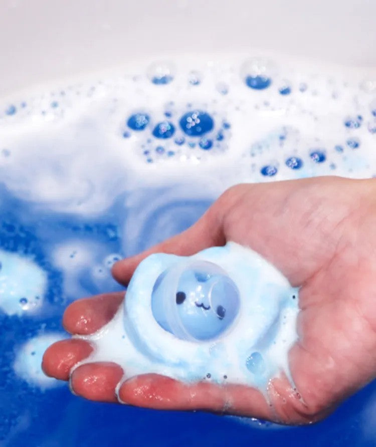 Capoo Light-Up Bath Bomb